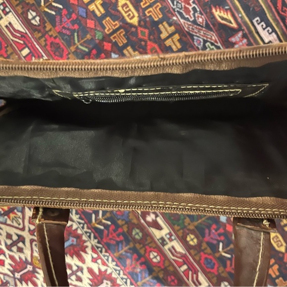 Vintage genuine leather elephant embossed hand shoulder crossbody bag - Picture 6 of 6